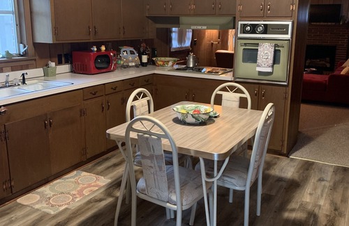 Cedar Bluff House | Relaxing Retreat at Weiss Lake with Spa and Hot Tub