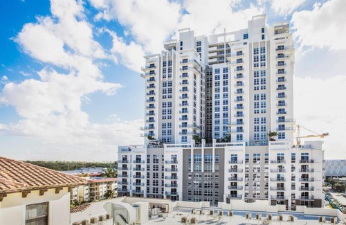 Glenvar Heights Apartment | Discover Tucker at Palmer Dadeland in Miami: Pet-Friendly Oasis