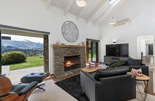 Lower Shotover House | Relax at Tucker Beach Haven: Spa & Family-Friendly Retreat
