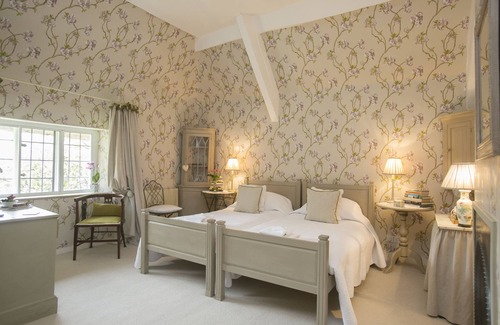 Frampton Bed & Breakfast | Delightful Tudor Cottage B&B in Dorchester - Guest Rated 10/10