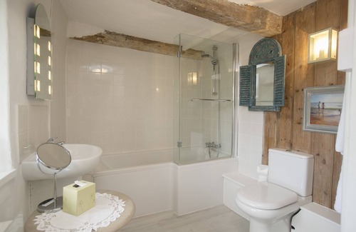 Frampton Bed & Breakfast | Delightful Tudor Cottage B&B in Dorchester - Guest Rated 10/10