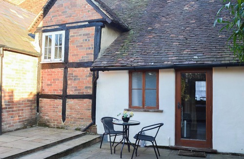 Romsey Cottage | Exceptional Accommodation in Romsey with Breakfast Included