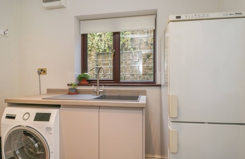 Symonds Yat Cottage | Family-Friendly Tudor House with Cozy Open Fire in Symonds Yat