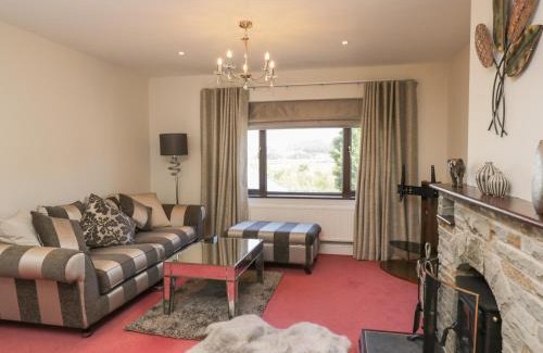 Symonds Yat House | Discover Tudor House: Family-Friendly 4-Star Retreat