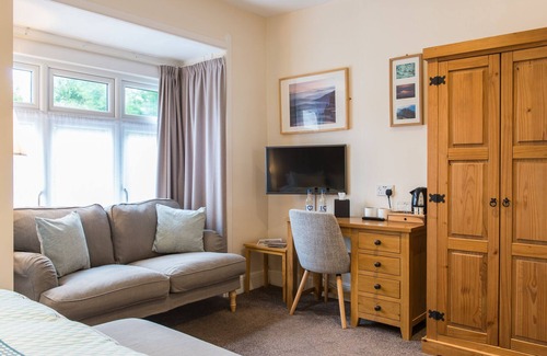 Porthmadog House | Inviting Tudor Lodge: Guest Rated 9.8 with Family Amenities