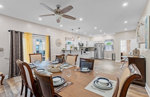 East Lansdowne House | Inviting 4BR Home near PHL & UPENN with Spa Amenities