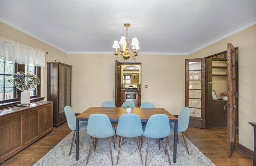 South Bend House | Pet-Friendly Tudor Revival B&B with Delicious Breakfast