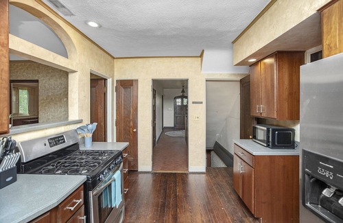 South Bend House | Pet-Friendly Tudor Revival B&B with Delicious Breakfast