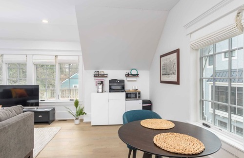 North Burns Park Apartment | Cozy Tudor Style Carriage House with Family-Friendly Amenities