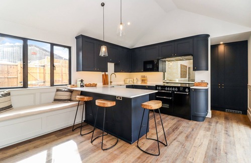 Chipperfield Cottage | TUFFS FARM, pet friendly, character holiday cottage in Chipperfield