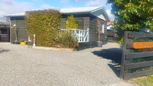 Martinborough House | Discover Tui Cottage: Pet-Friendly Stay with Top Reviews