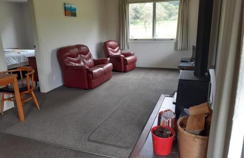 Kakahu House | Pet-Friendly Retreat at Tui Haven - Guest Rated 8/10