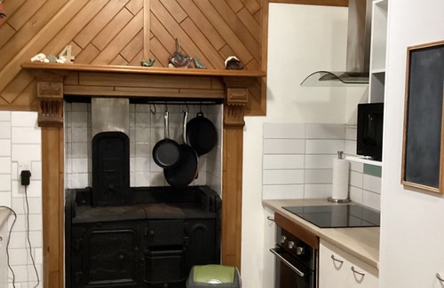 Tuateawa House | Tranquil Tui Heights: Beachfront Retreat with Breakfast