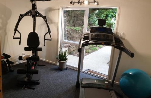 Dunedin House | Pet-Friendly Retreat at Tui2 Macandrew Bay - Rated 9/10