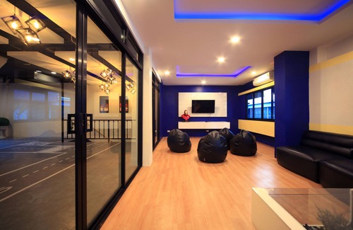 Bang Yi Khan Hotel | Budget-Friendly Tuk Tuk Hostel with Pool & Breakfast