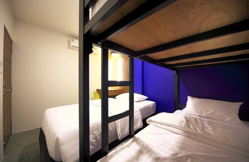 Bang Yi Khan Hotel | Budget-Friendly Tuk Tuk Hostel with Pool & Breakfast