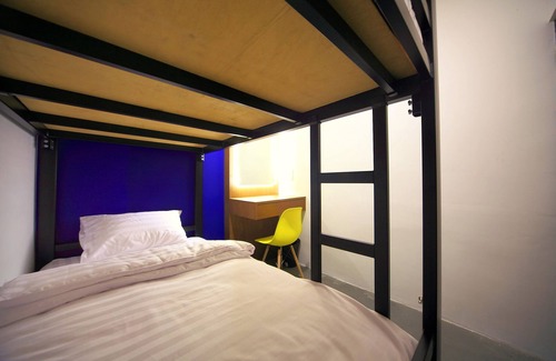 Bang Yi Khan Hotel | Budget-Friendly Tuk Tuk Hostel with Pool & Breakfast