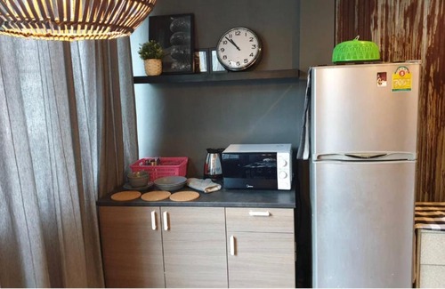 Bangkok Central Business District Apartment | Convenient Tuk Tuk House: Steps from MRT Sirikit