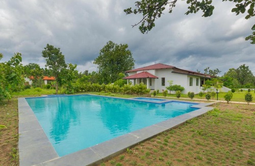 Kohka Bed & Breakfast | Relax at TULI VEER BAGH RESORT TURIA with Pool & Dining