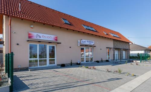 Gyal Apartment | Exceptional Stay at Tulipán Ház Gyál - Rated 9.8/10