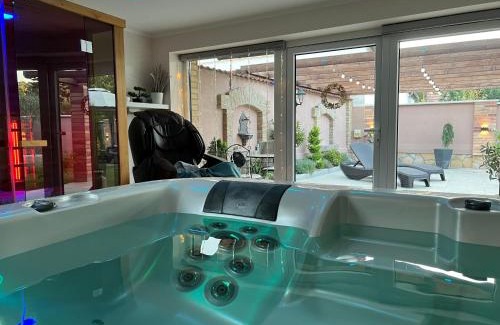 Karasz House | Experience Comfort at Tulipán Vendégház - Top-Rated Stay