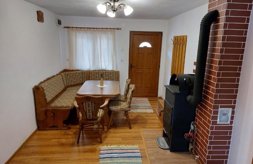 Armaseni Noi Bed & Breakfast | Cozy Tulipános Vendégház with Hot Tub & Breakfast Included