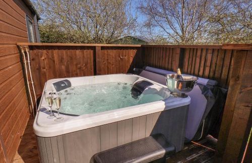 Runswick Bay House | Explore Tulip Lodge: Pet-Friendly 4-Star Retreat