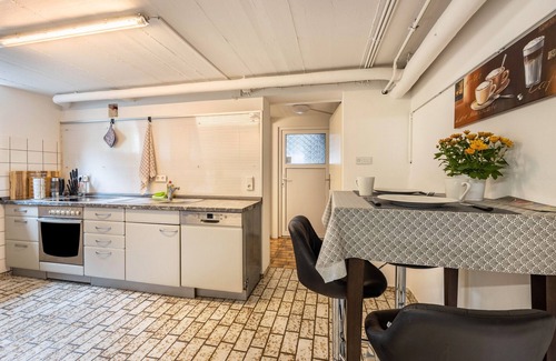 Melle Apartment | Discover Tulip Path 3: Cozy Basement Flat with Spa & Kitchen