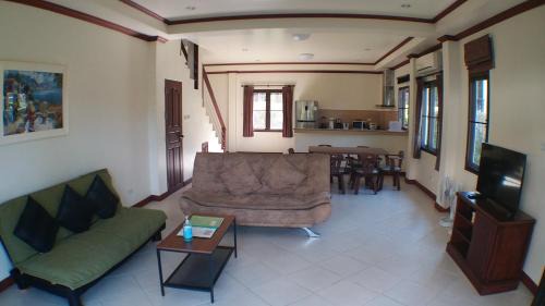 Ko Chang Villa | Oceanview Escape at Tulip Villa with Private Beach Access