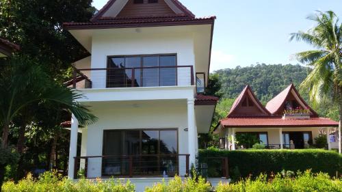 Ko Chang Villa | Oceanview Escape at Tulip Villa with Private Beach Access