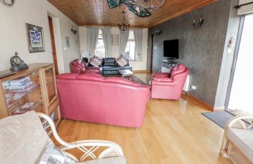 Castlebaldwin House | Discover Tullavilla: Pet & Child Friendly Retreat