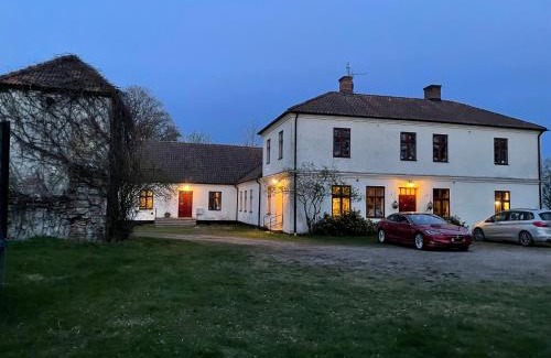 Sjobo Bed & Breakfast | Experience Pet-Friendly Comfort at Tullesbo Sätesgård