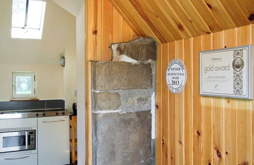 Kinross Cottage | Top-Rated 1 Bedroom Accommodation in Crook of Devon