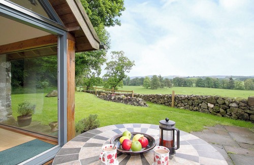Kinross Cottage | Top-Rated 1 Bedroom Accommodation in Crook of Devon