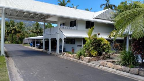 Tully Hotel | Explore Tully Motel: Pet-Friendly Comfort with Great Ratings
