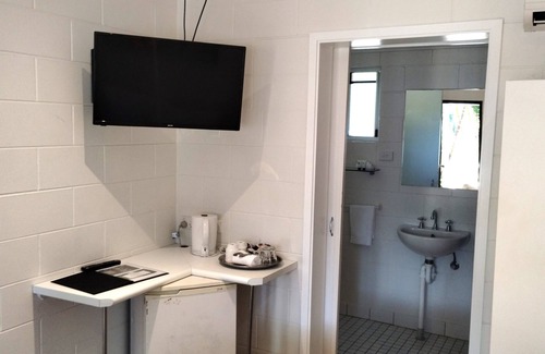 Tully Hotel | Comfortable Tully Motel: Family-Friendly & Convenient Amenities