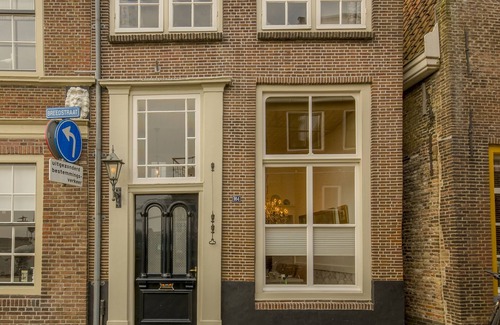Enkhuizen House | Historic Tulpenhuis Enkhuizen: Guest Rated 9.8 Near Harbor