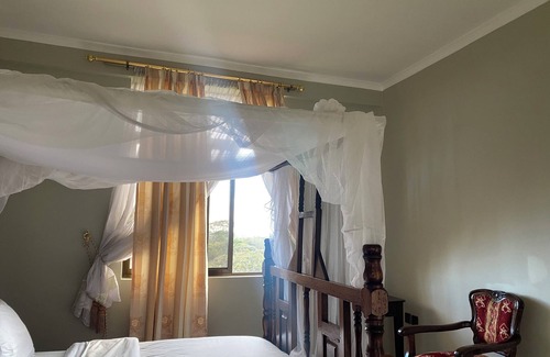 Arusha Cabin | Welcoming Tumaini Homestay with Breakfast & Child-Friendly Amenities