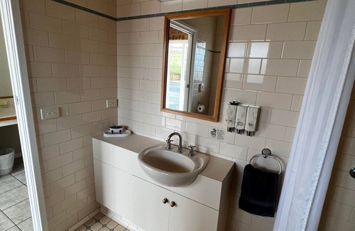 Tumbarumba Hotel | Charming Tumbarumba Motel & Elms Restaurant: Rated 8.4/10