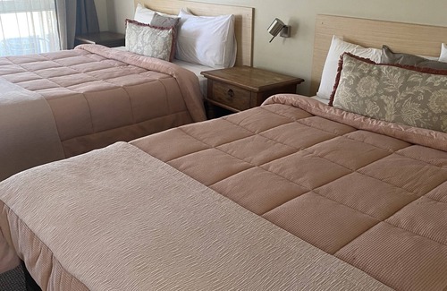 Tumbarumba Hotel | Charming Tumbarumba Motel & Elms Restaurant: Rated 8.4/10