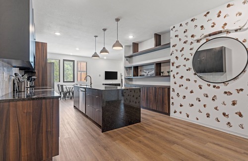 Shawnee Apartment | Explore Tumbleweed: Walkable Haven with Dog Park Access