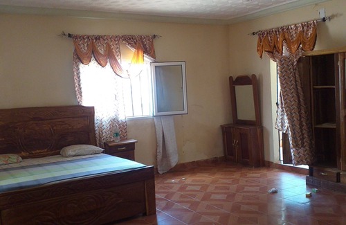 Kerr Serign Bed & Breakfast | Convenient Tumbuktu Hotel Just 5 Minutes From the Beach