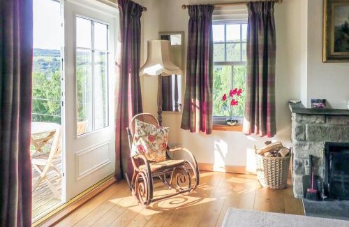 Strathtummel House | Experience Tummel Cottage: Pet-Friendly Retreat with 9.3 Rating