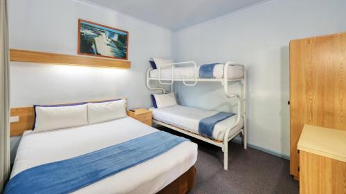 Tumut Hotel | Experience Comfort at Tumut Farrington Motel with Pool Access