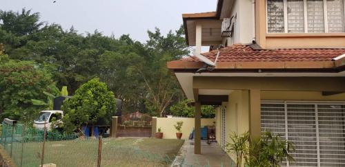 Rawang House | Welcoming Tun Perak Homestay - Family-Friendly Retreat
