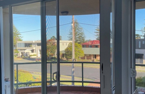 Tuncurry Apartment | Guest Rated 10/10: Tuncurry Rockpool Beach 3BR Unit