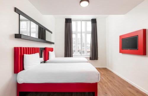 Liverpool City Centre Hotel | Budget-Friendly Stay at Tune Hotel Liverpool with Great Amenities