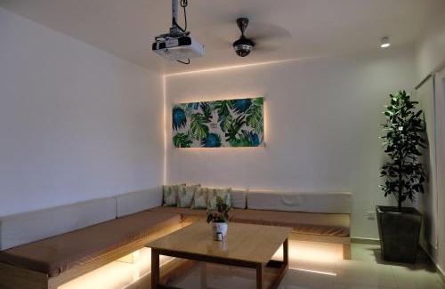 Ipoh House | Tranquil Tung's Tropika: Lakeside Hut with Unique Amenities