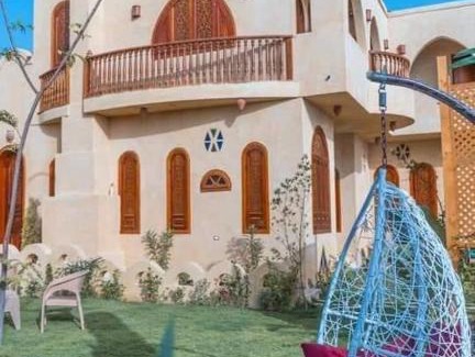 Yusuf as-Sidiq Villa | Discover Tunis Castle: Family-Friendly with Pool Access