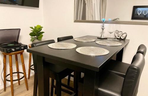 Rott Apartment | Cozy Tunnel Apartment with Netflix & Self Check-In